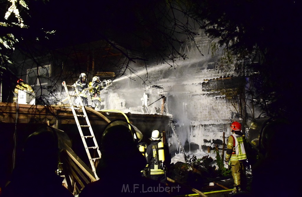 Grossfeuer Einfamilienhaus Siegburg Muehlengrabenstr P0436.JPG - Miklos Laubert